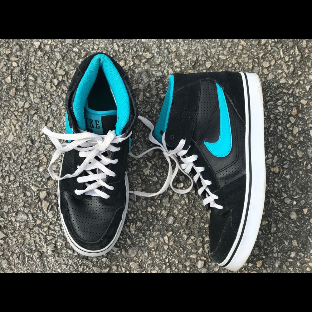 ReTrO *nike* black and turquoise high tops